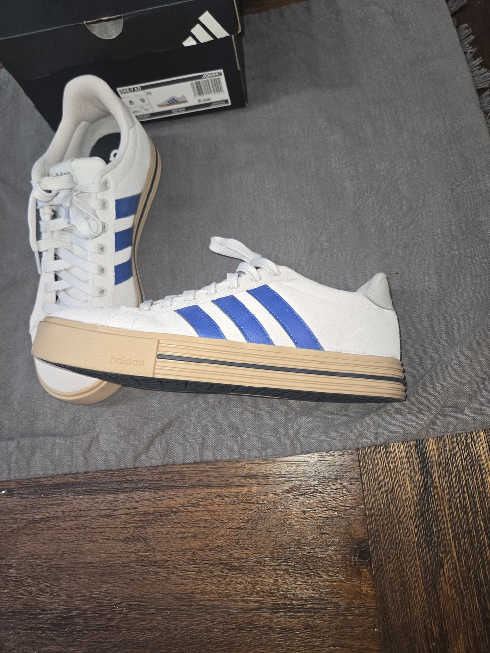 Adidas Suede White Sneakers with Blue Stripes and Gum Sole Unisex Size M8 W10 - Picture 2 of 9